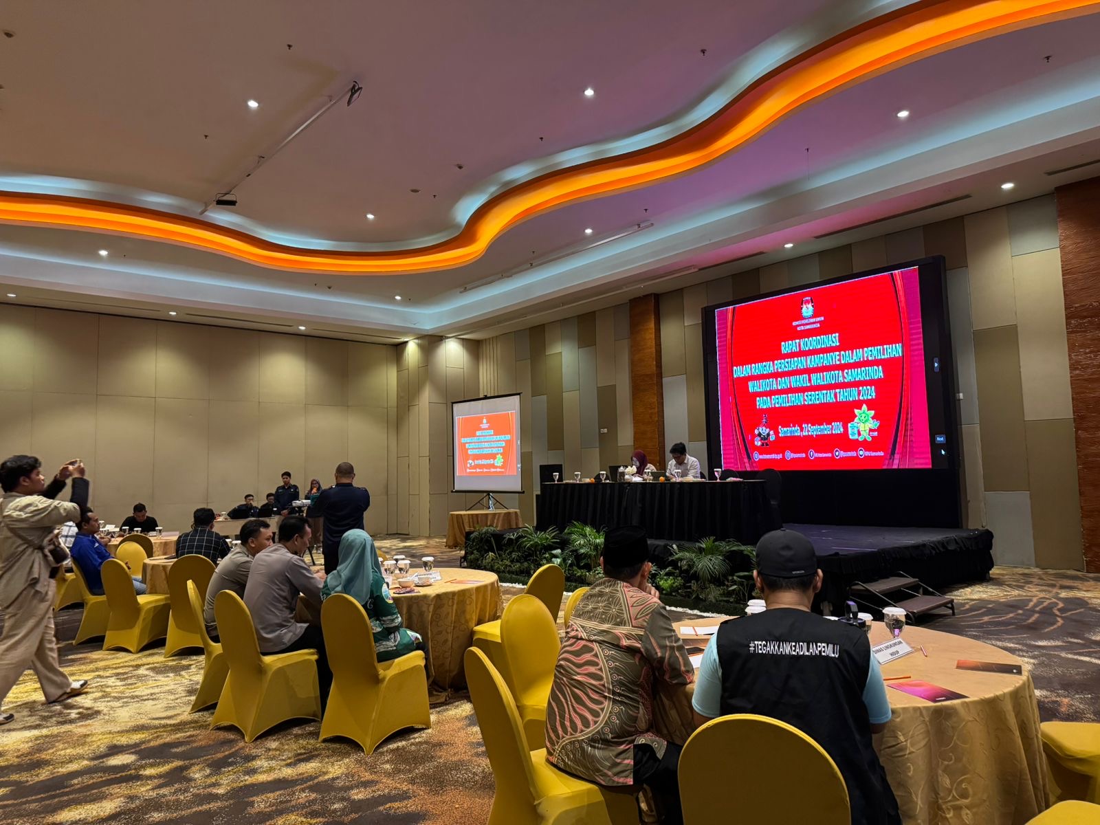 Ketua dan Anggota Bawaslu Kota Samarinda menghadiri Rapat Koordinasi Persiapan Kampanye Pemilihan Wali Kota dan Wakil Wali Kota Samarinda Tahun 2024