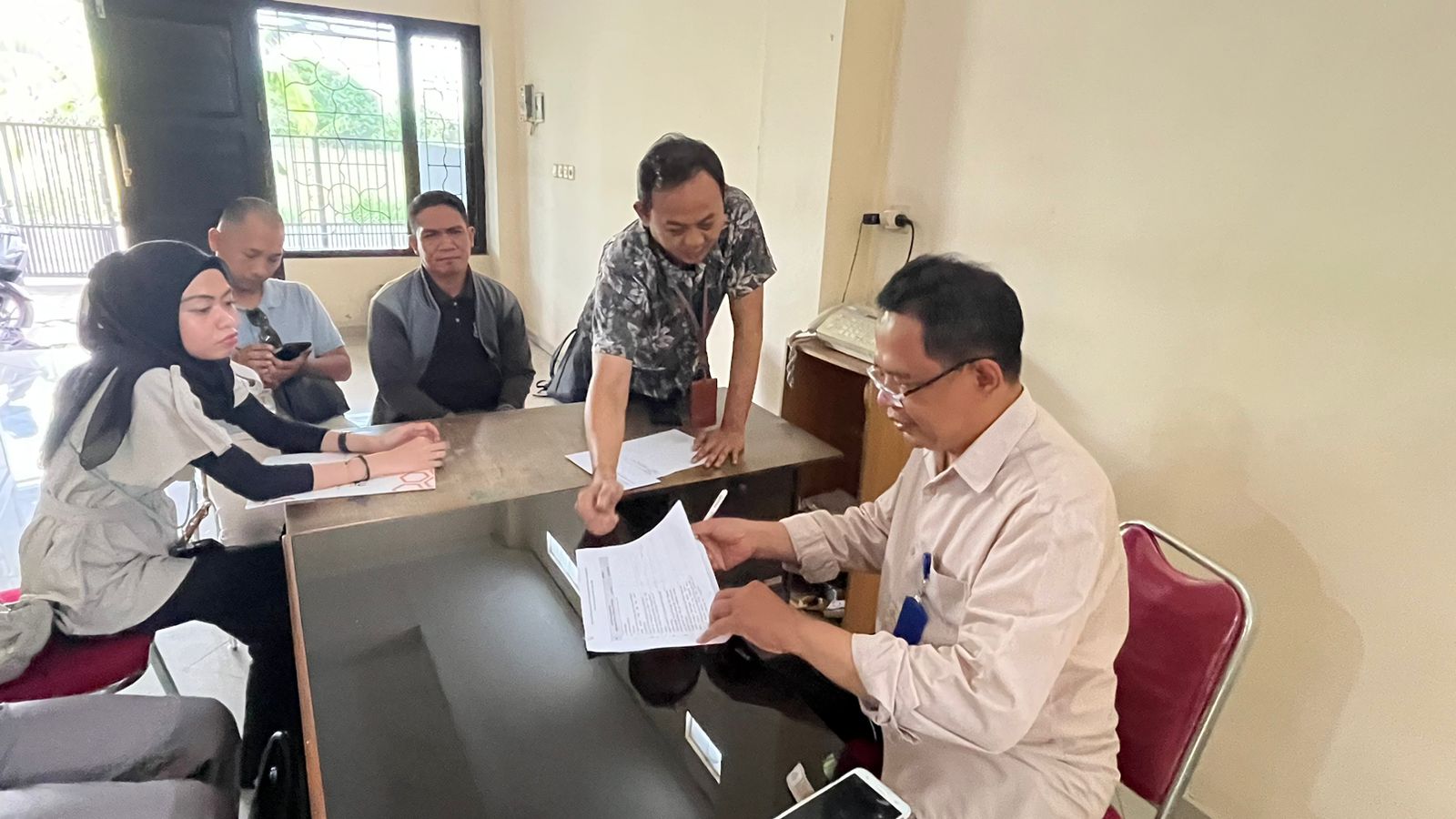 Pimpinan Bawaslu Kota Samarinda terjun langsung untuk memastikan Kantor Akuntan Publik (KAP) tidak terafiliasi dengan pasangan calon maupun parpol pengusung