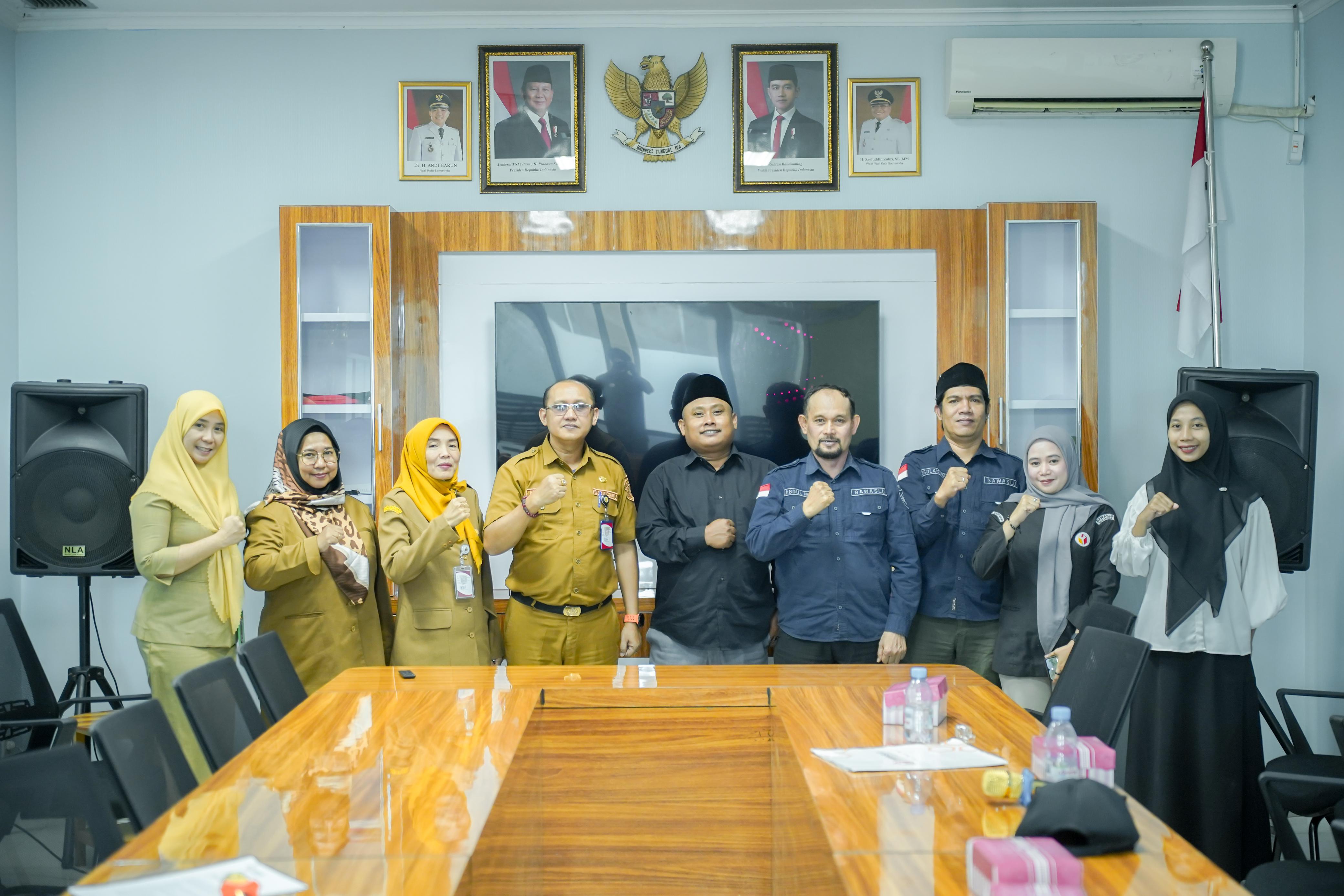 Sebagai langkah untuk memastikan validitas dan akurasi data pemilih, Bawaslu Kota Samarinda melakukan koordinasi intensif dengan Dinas Kependudukan dan Pencatatan Sipil (Disdukcapil) Kota Samarinda.