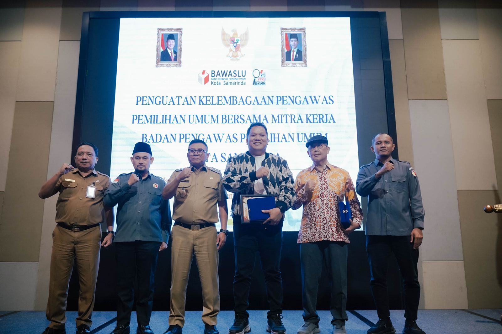 Badan Pengawas Pemilihan Umum (Bawaslu) Kota Samarinda menggelar agenda penting bertajuk "Penguatan Kelembagaan Pengawas Pemilihan Umum Bersama Mitra Kerja". Kegiatan ini bertujuan untuk mengevaluasi dan menyerap aspirasi terkait penyelenggaraan pengawasan pemilu dan pemilihan, Senin. (25/8/2025)