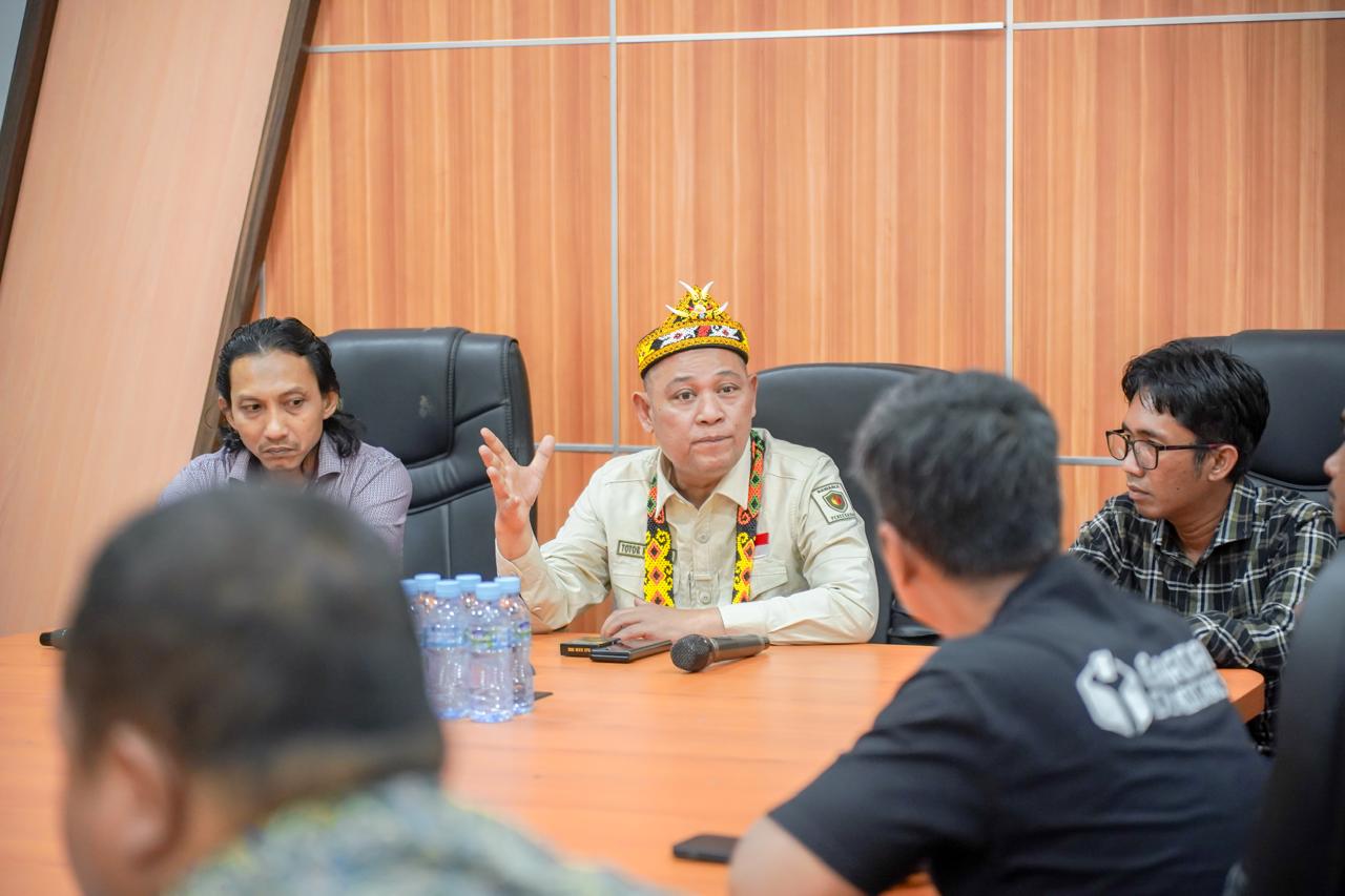 Anggota Bawaslu RI Totok Hariyono memberikan arahan kepada seluruh jajaran Bawaslu Kota Samarinda