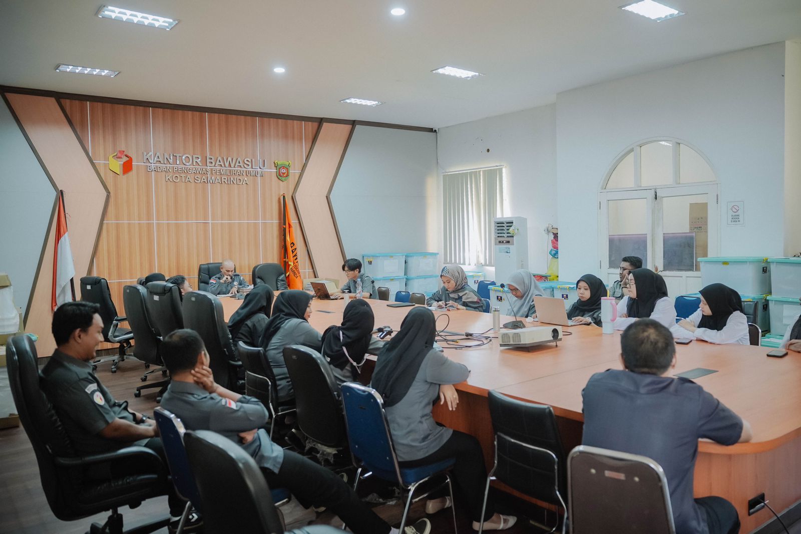 Ketua Bawaslu Samarinda, Abdul Muin bersama Anggota Tumenggung Udayanan memimpin diskusi dalam agenda 3M