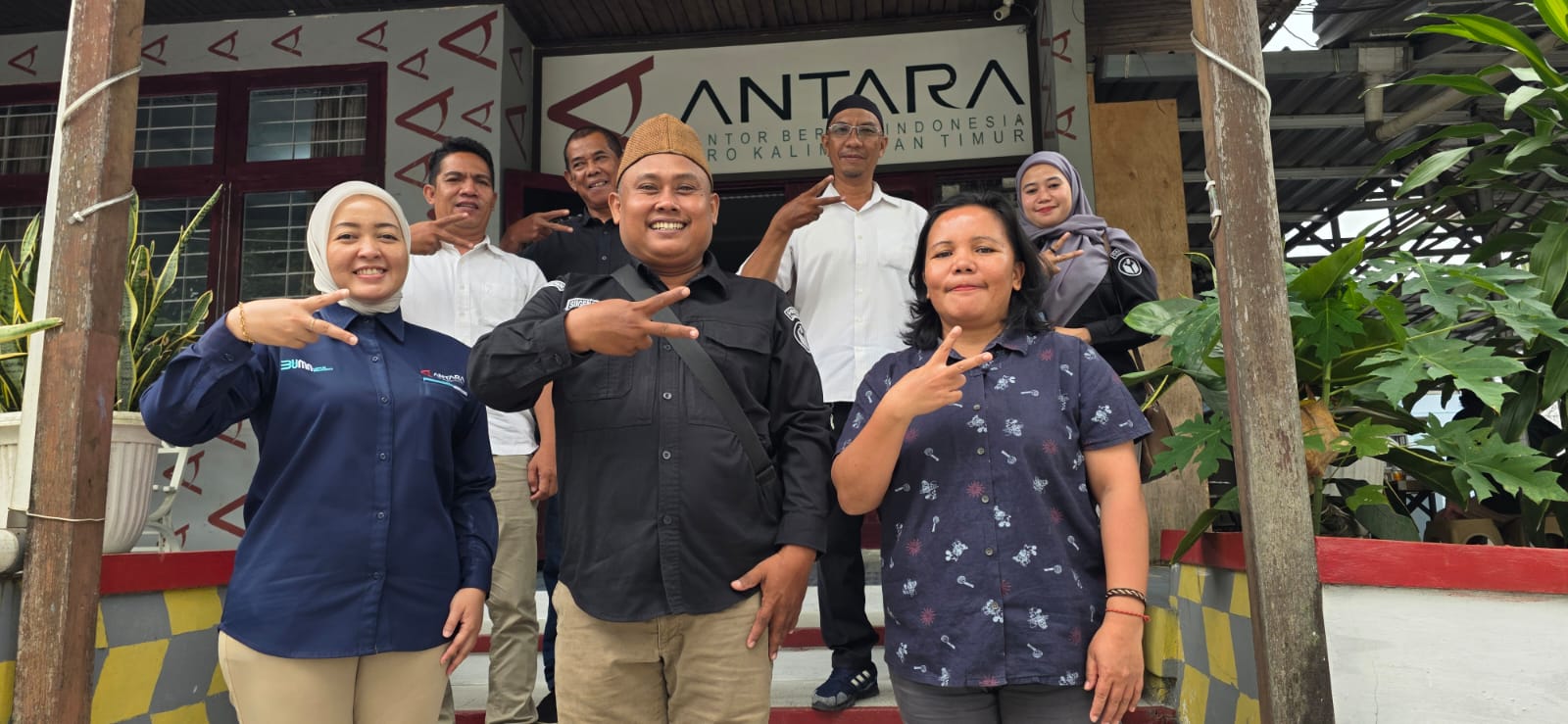 Bawaslu Kota Samarinda menggelar pertemuan koordinasi bersama Perum LKBN ANTARA Kaltim untuk membahas rencana kerja sama (MoU). Pertemuan ini bertujuan memperkuat sinergitas antarlembaga dalam pengawasan demokrasi, edukasi publik, dan pencegahan pelanggaran Pemilu di Kota Samarinda.
