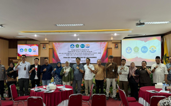 Ketua Bawaslu Kota Samarinda, Abdul Muin bersama stakeholder lainnya saat menghadiri Workshop Kurikulum Pendidikan Tinggi (KPT) Program Studi Sarjana Hukum Fakultas Hukum Universitas Mulawarman (UNMUL)