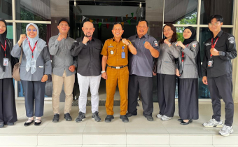 Kunjungan Ketua Bawaslu Kota Samarinda, Abdul Muin bersama Anggota, Padlansyah dan Kepala Sekretariat, Mahrus Irhamdi beserta staf disambut hangat oleh Camat Palaran, Muhammad Dahlan, S.STP., M.Si.