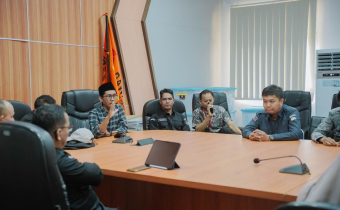 Jajaran Pimpinan Bawaslu Kota Samarinda menyambut hangat kunjungan kerja Anggota Bawaslu Kaltim, Galeh Akbar Tanjung, melakukan kunjungan kerja dalam rangka agenda Safari Ramadan ke Kantor Bawaslu Kota Samarinda