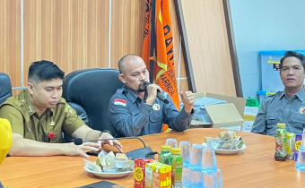 Ketua Bawaslu Kota Samarinda beserta Anggota menyambut Rombongan Kesbangpol dipimpin langsung oleh Kepala Badan, Yosua Laden, didampingi Kabid Poldagri, Munawaroh, beserta staf.