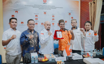 Ketua dan Anggota Bawaslu Kota Samarinda bersama jajaran pengurus Partai Keadilan Sejahtera (PKS) Kota Samarinda dalam agenda Konsolidasi Demokrasi Bawaslu.