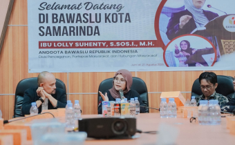 Sambangi Samarinda, Anggota Bawaslu RI Lolly Suhenty dorong pengawas pemilu se-Kaltim terus mengasah kapasitas di masa non-tahapan dan memetakan potensi kerawanan dana kampanye demi mewujudkan demokrasi yang berkeadilan.