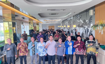 Anggota Bawaslu Samarinda Sugeng Prasetyo dan Padlansyah menghadiri sosialisasi uji petik PDPB guna memetakan potensi kerawanan data pemilih—seperti pemilih ganda, perubahan status kependudukan, hingga pemilih meninggal—berdasarkan bukti empiris dan riset saintifik.